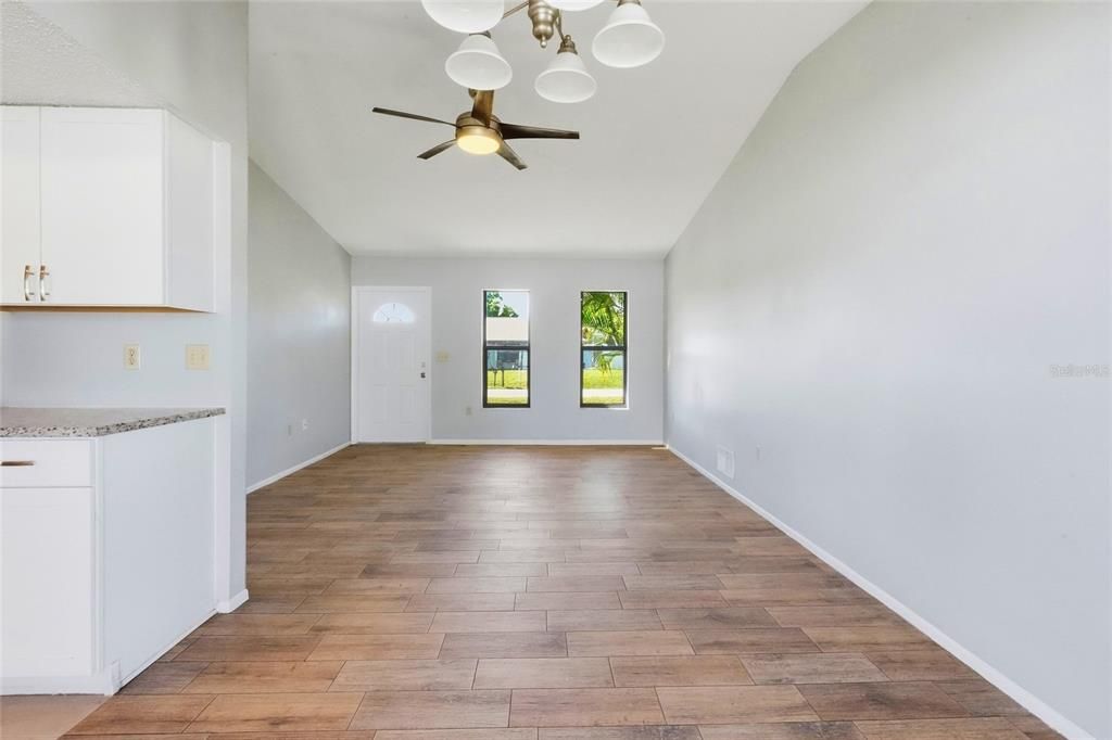 For Sale: $265,000 (2 beds, 2 baths, 1262 Square Feet)