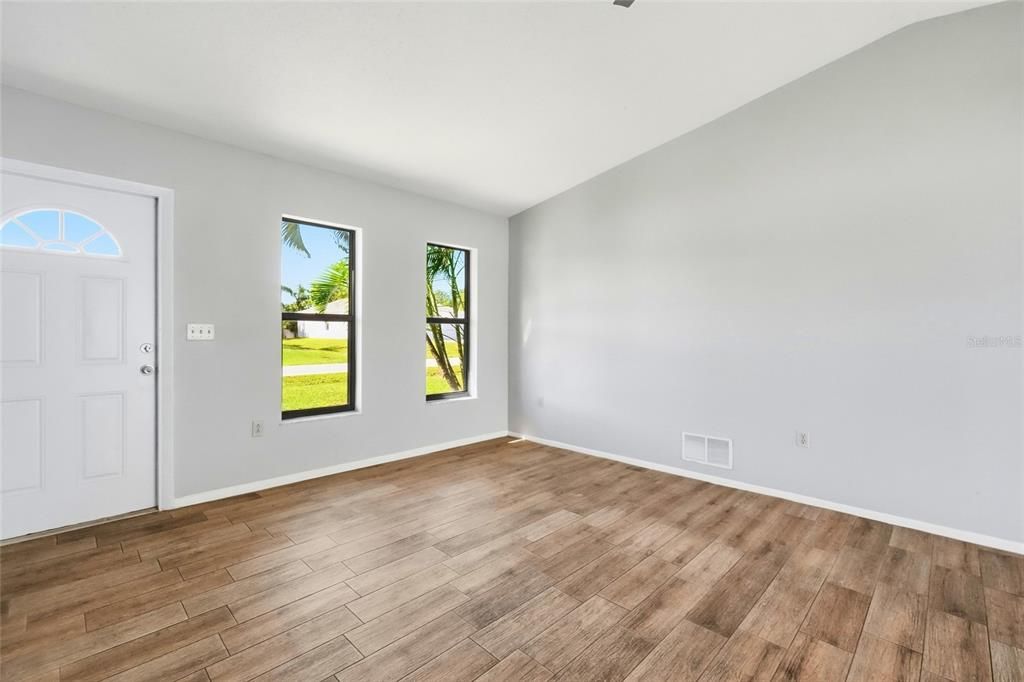 For Sale: $265,000 (2 beds, 2 baths, 1262 Square Feet)