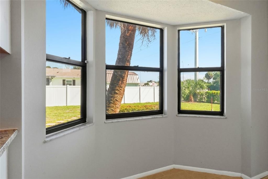 For Sale: $265,000 (2 beds, 2 baths, 1262 Square Feet)