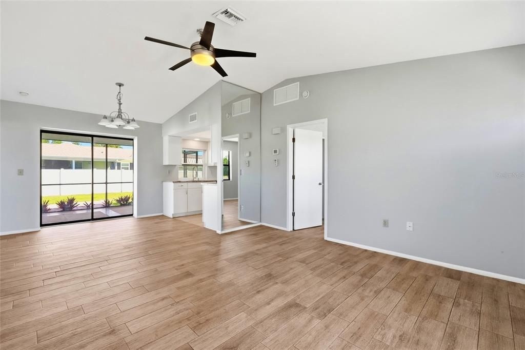 For Sale: $265,000 (2 beds, 2 baths, 1262 Square Feet)