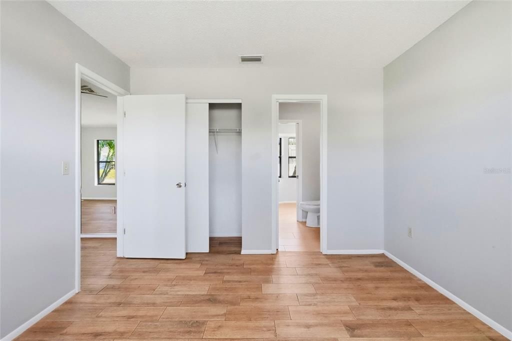 For Sale: $265,000 (2 beds, 2 baths, 1262 Square Feet)