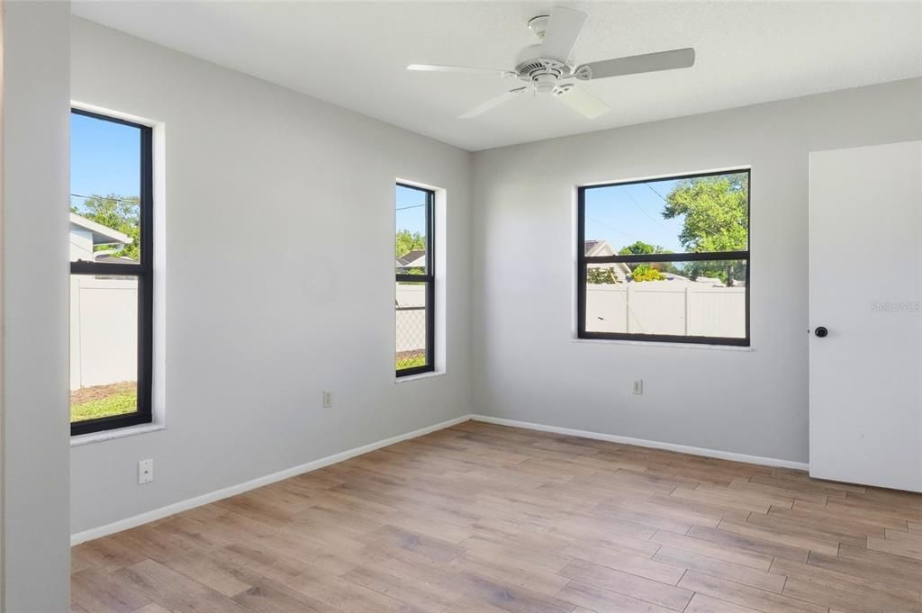 For Sale: $265,000 (2 beds, 2 baths, 1262 Square Feet)