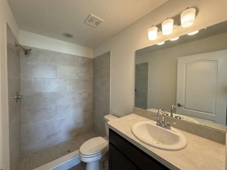 For Rent: $1,700 (3 beds, 2 baths, 1184 Square Feet)