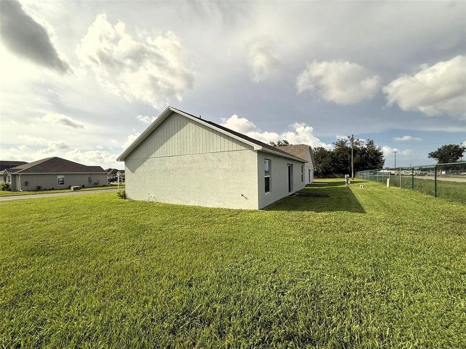 For Rent: $1,700 (3 beds, 2 baths, 1184 Square Feet)