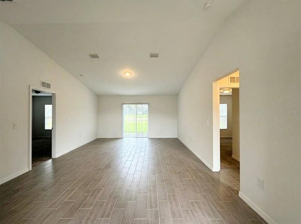 For Rent: $1,700 (3 beds, 2 baths, 1184 Square Feet)