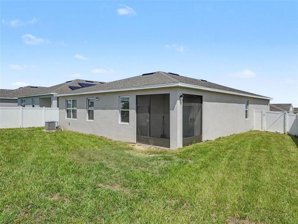 На продажу: $320,000 (4 спален, 2 ванн, 1807 Квадратных фут)