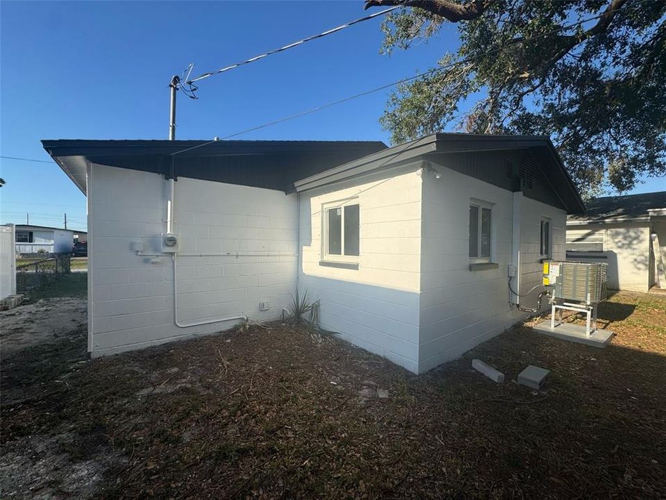 For Sale: $255,000 (3 beds, 1 baths, 848 Square Feet)