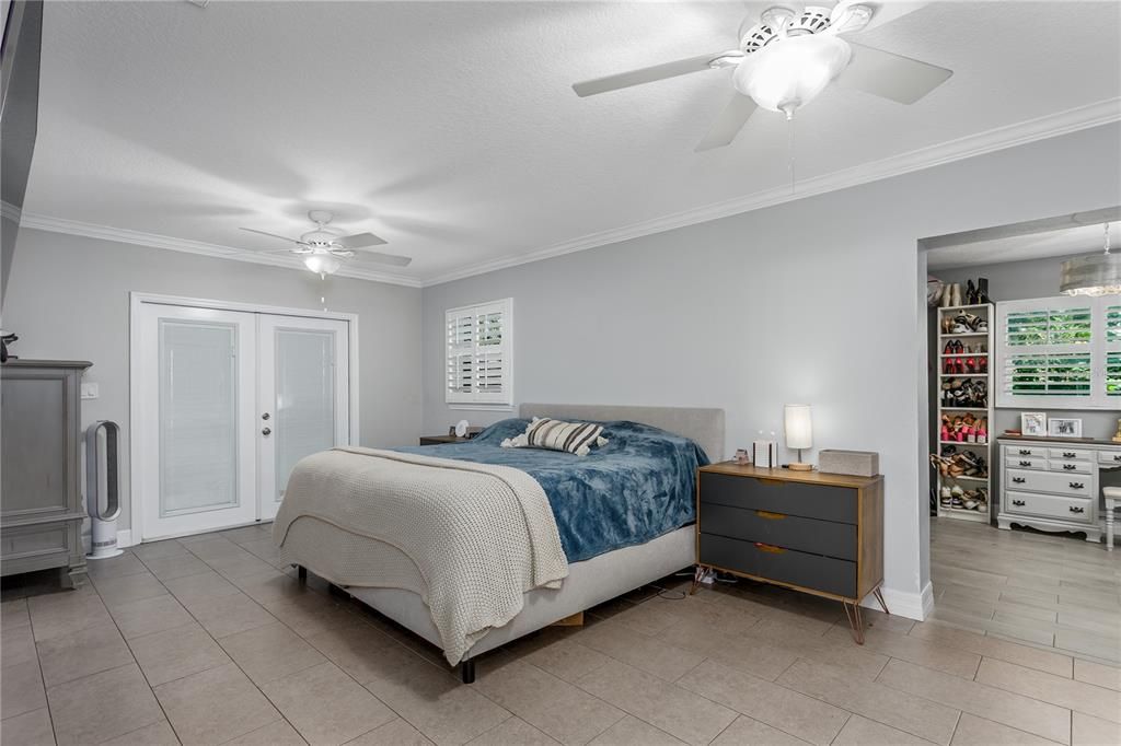 For Sale: $1,050,000 (5 beds, 3 baths, 3867 Square Feet)