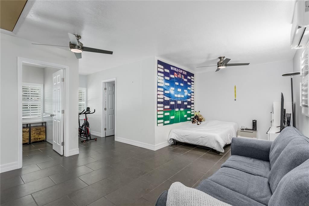 For Sale: $1,050,000 (5 beds, 3 baths, 3867 Square Feet)