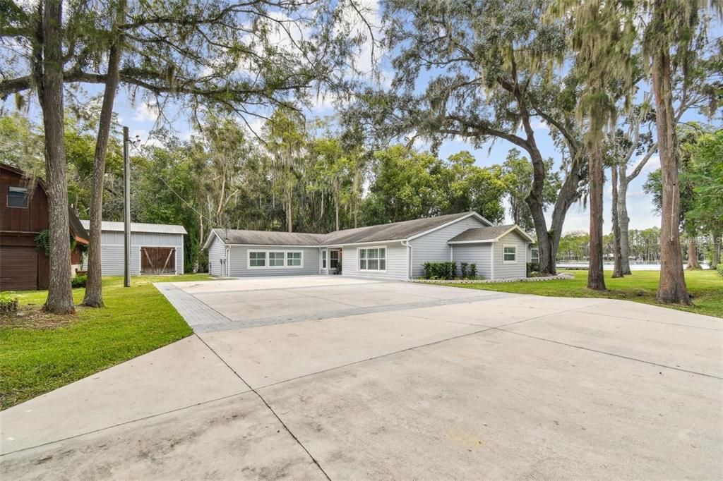 For Sale: $1,050,000 (5 beds, 3 baths, 3867 Square Feet)