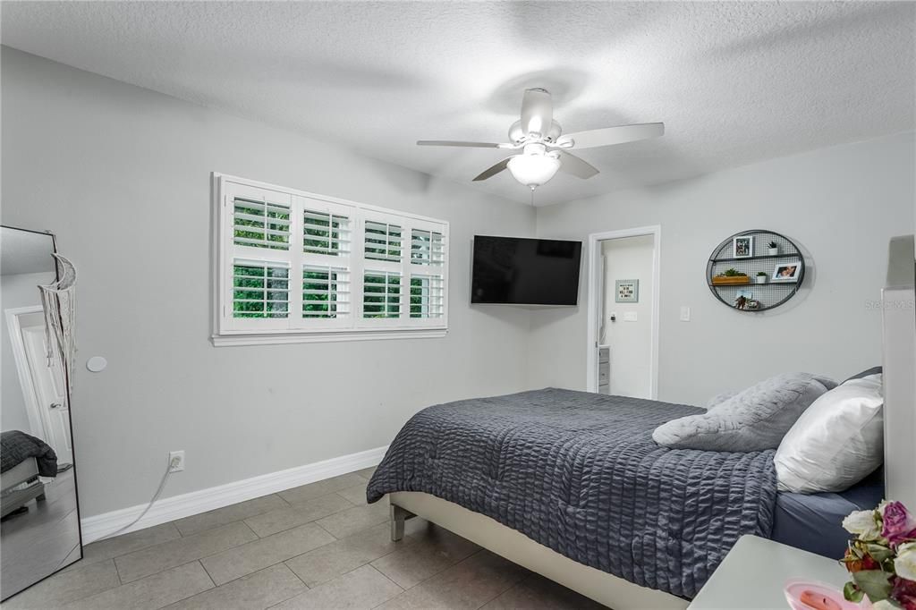 For Sale: $1,050,000 (5 beds, 3 baths, 3867 Square Feet)