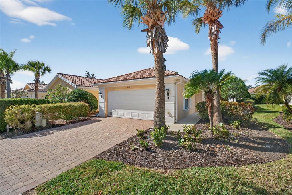 For Sale: $449,000 (2 beds, 2 baths, 1534 Square Feet)