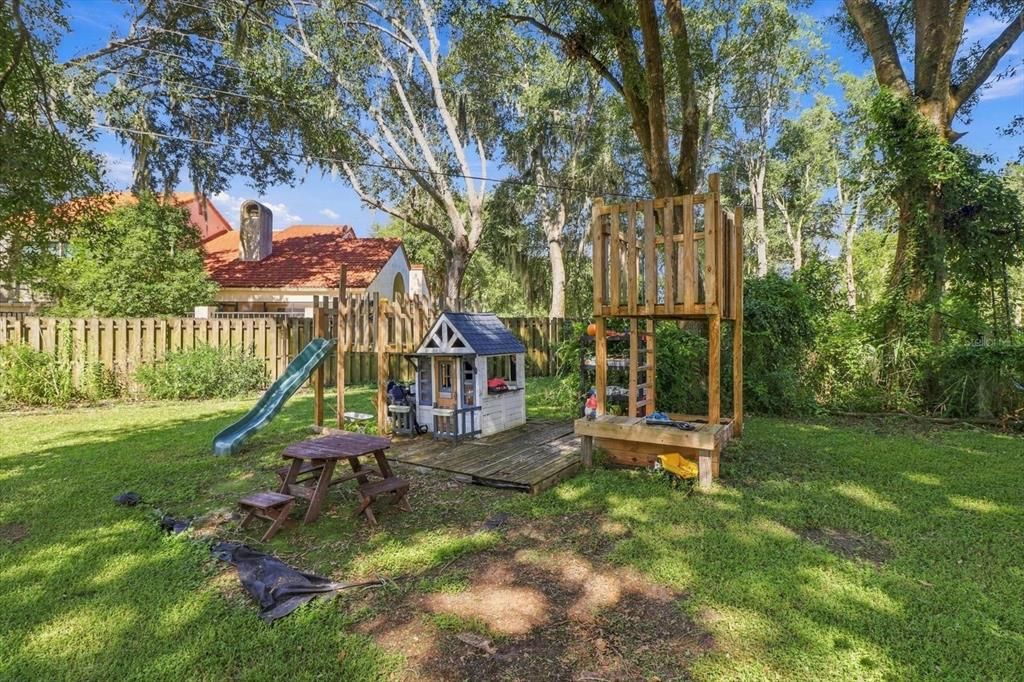 На продажу: $239,900 (3 спален, 2 ванн, 1707 Квадратных фут)