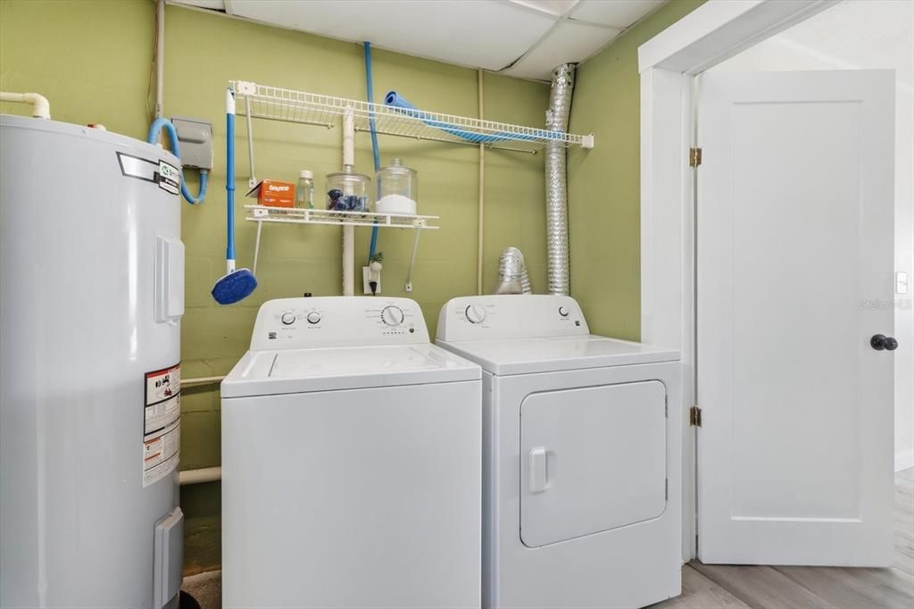 На продажу: $239,900 (3 спален, 2 ванн, 1707 Квадратных фут)