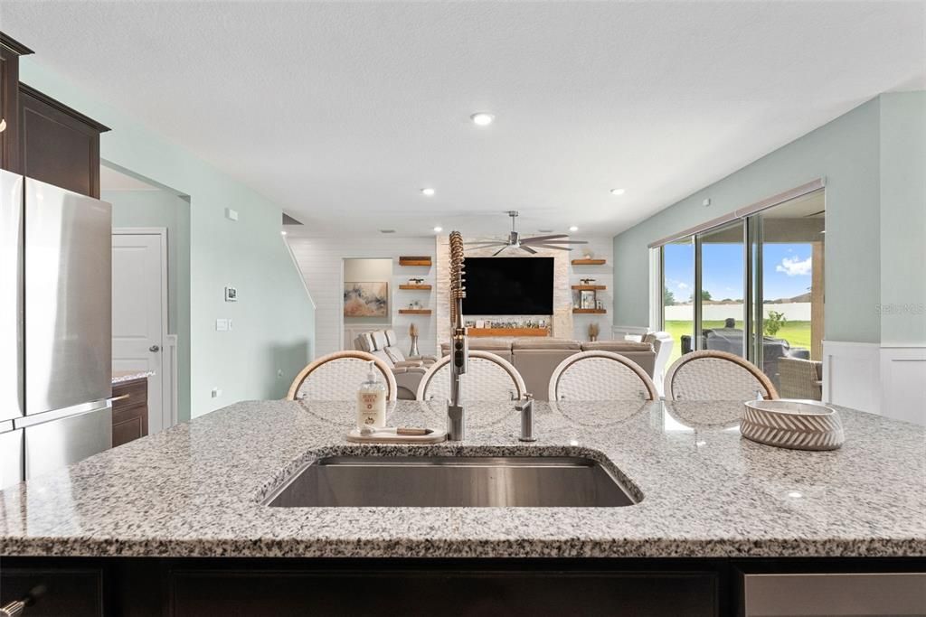 En Venta: $575,000 (4 camas, 3 baños, 3291 Pies cuadrados)