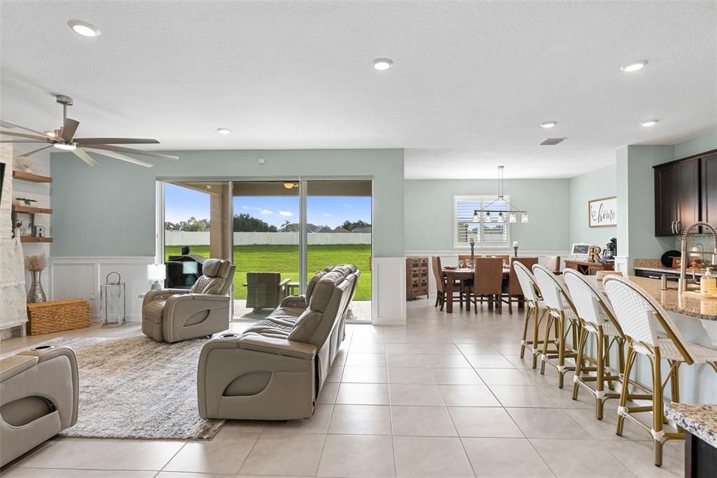 En Venta: $575,000 (4 camas, 3 baños, 3291 Pies cuadrados)