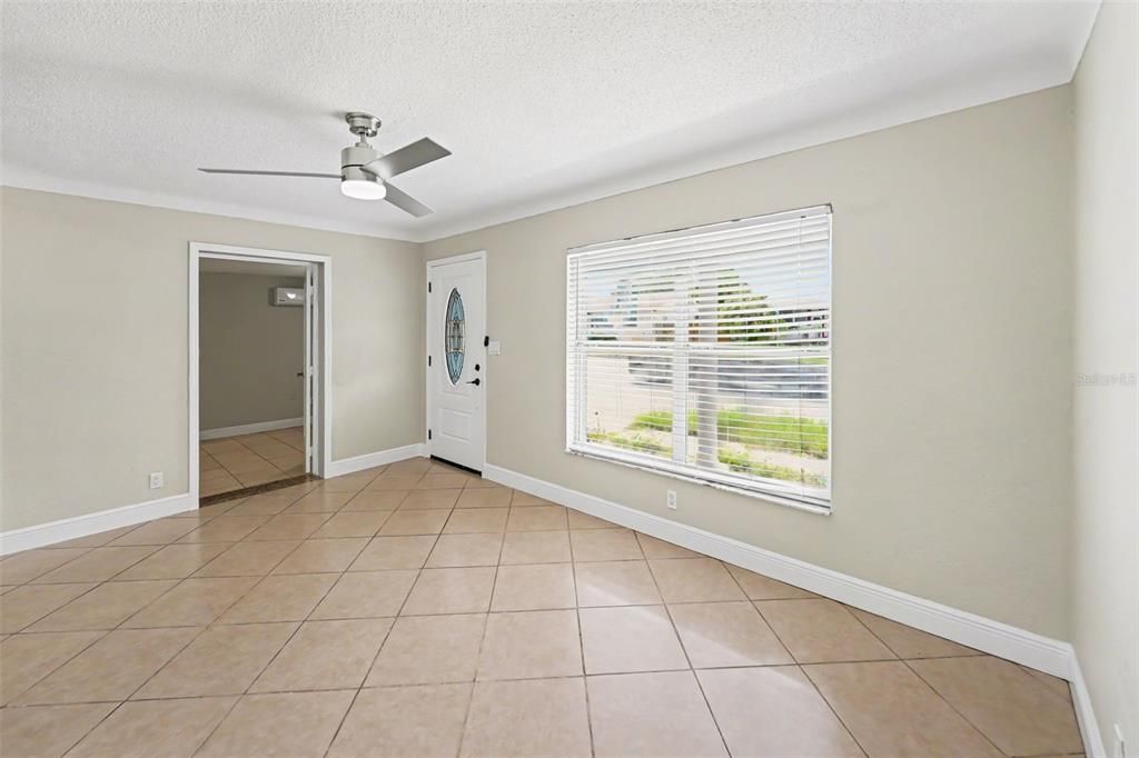 En Venta: $289,950 (3 camas, 2 baños, 748 Pies cuadrados)