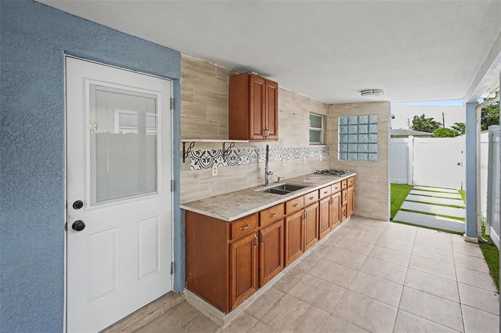 En Venta: $289,950 (3 camas, 2 baños, 748 Pies cuadrados)