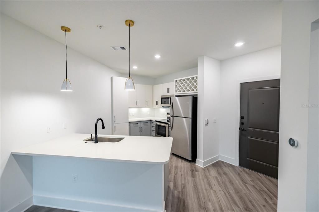 For Rent: $2,072 (1 beds, 1 baths, 815 Square Feet)