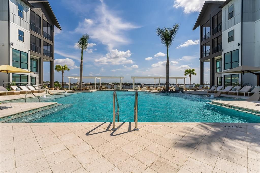 For Rent: $2,072 (1 beds, 1 baths, 815 Square Feet)