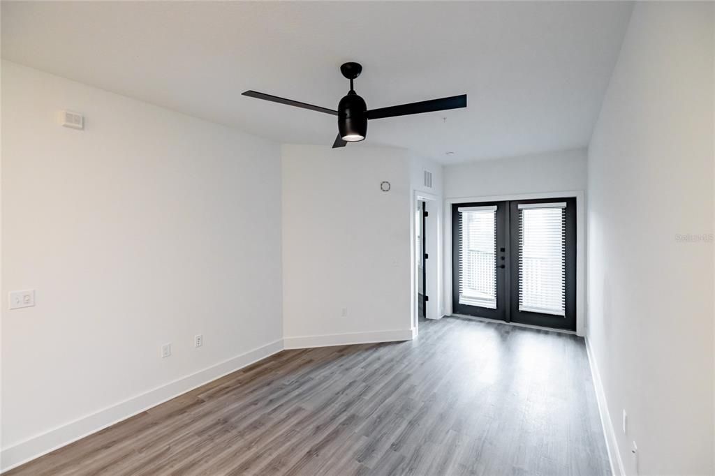 For Rent: $2,072 (1 beds, 1 baths, 815 Square Feet)