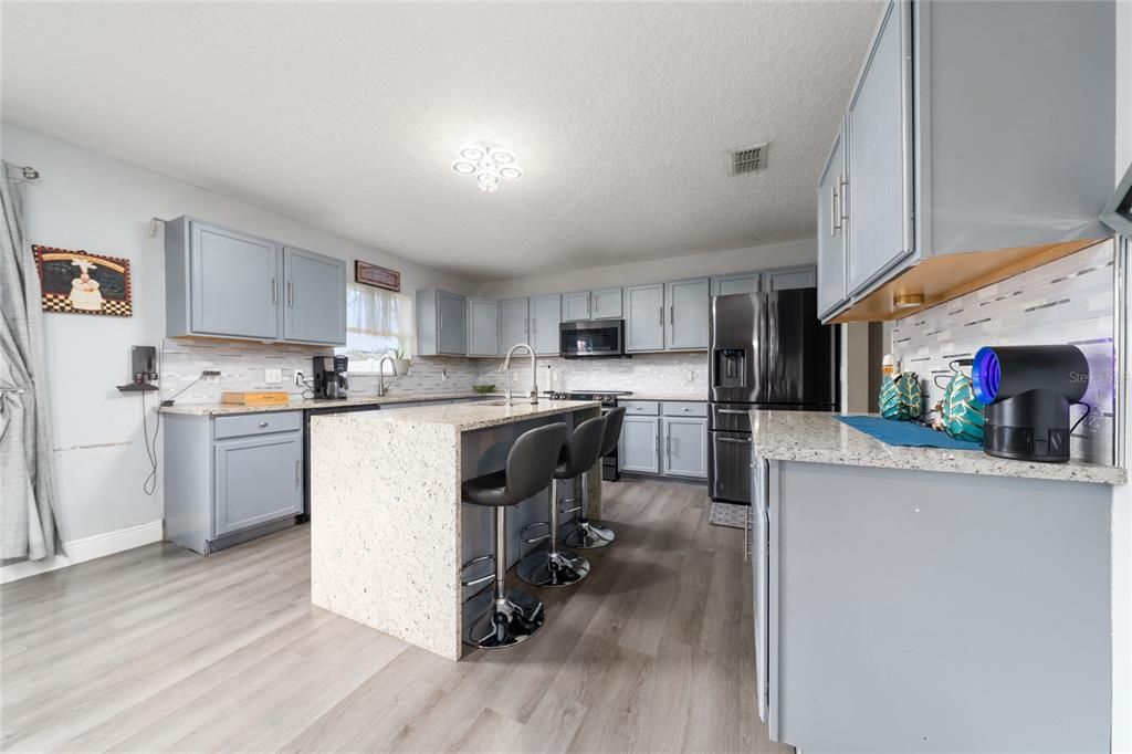 En Venta: $444,900 (4 camas, 3 baños, 3014 Pies cuadrados)