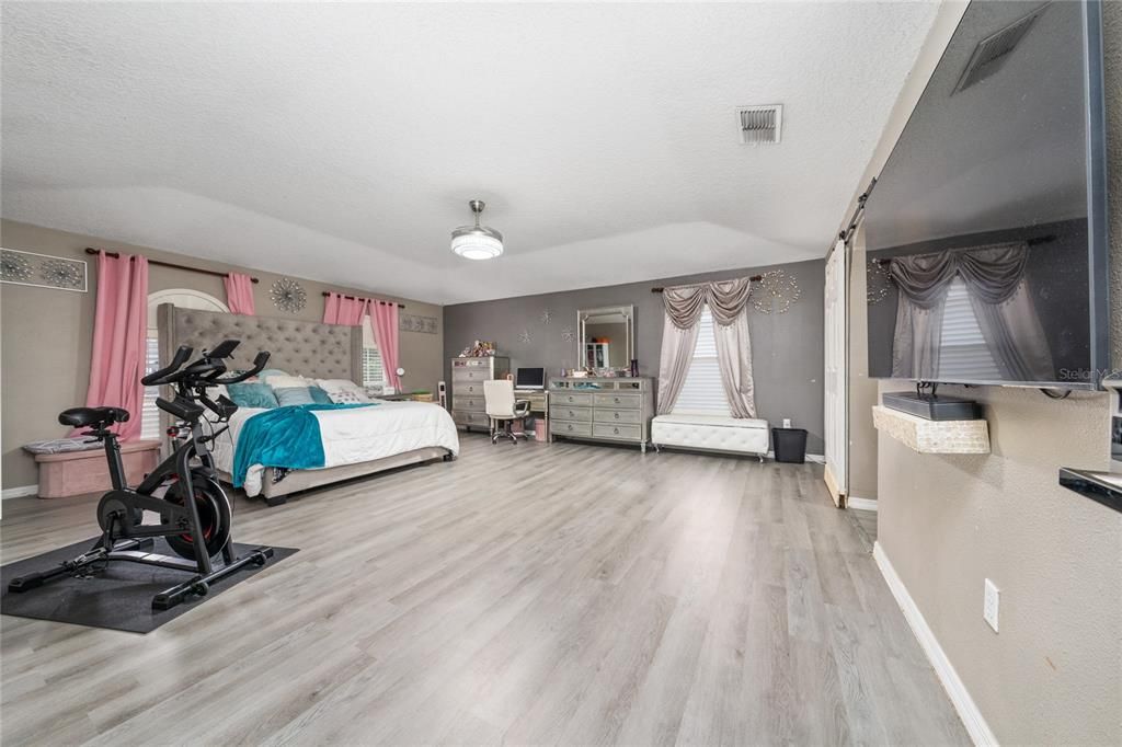 En Venta: $444,900 (4 camas, 3 baños, 3014 Pies cuadrados)