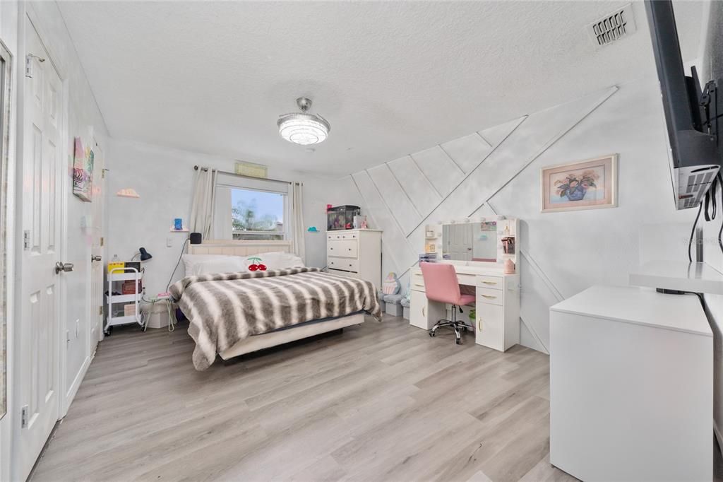 En Venta: $444,900 (4 camas, 3 baños, 3014 Pies cuadrados)