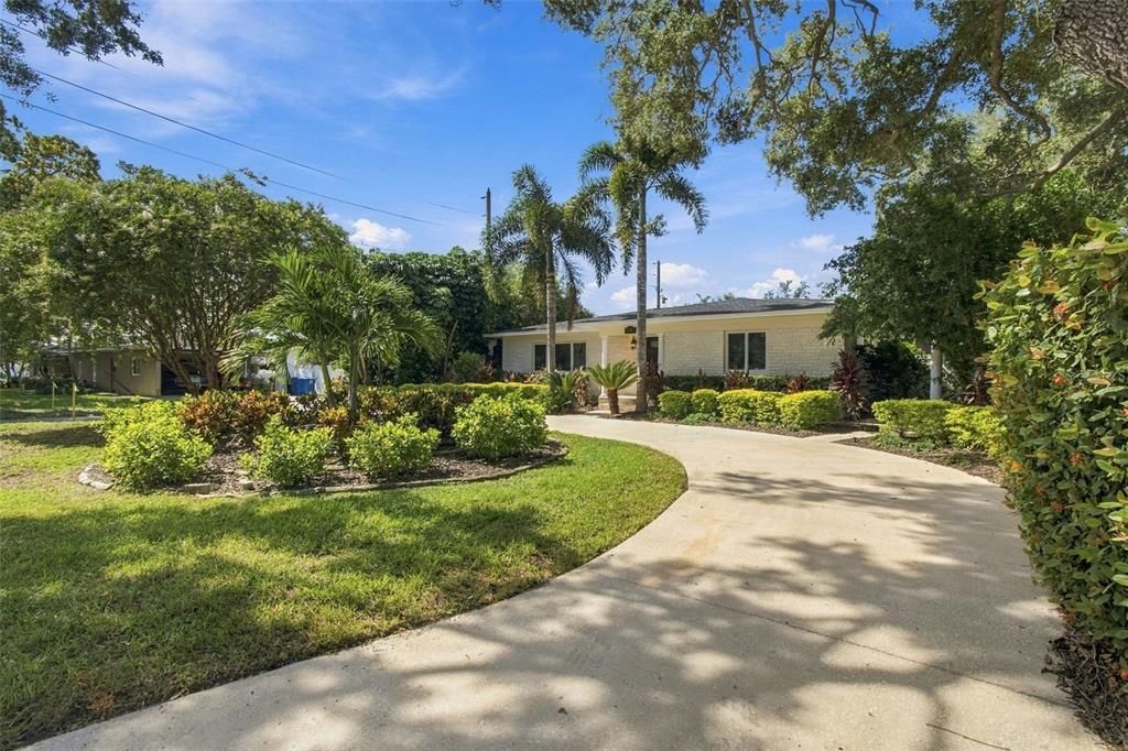 For Sale: $1,600,000 (4 beds, 4 baths, 3146 Square Feet)