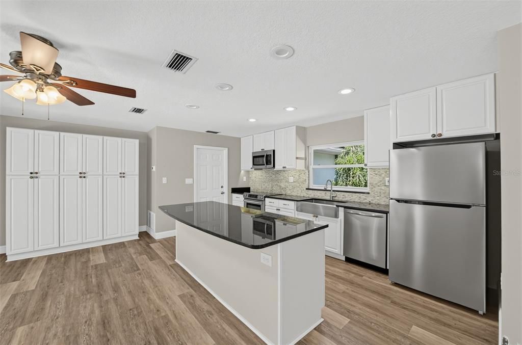 For Sale: $439,900 (3 beds, 2 baths, 1504 Square Feet)