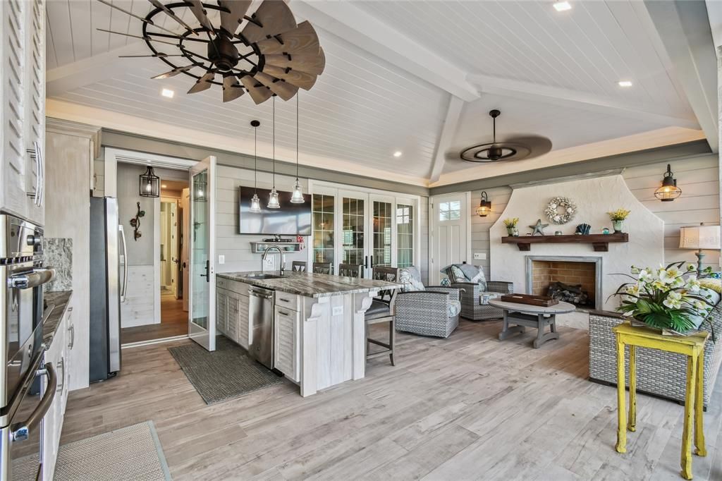 For Sale: $499,000 (1 beds, 1 baths, 1000 Square Feet)