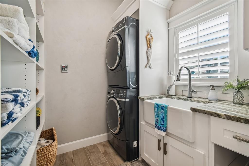 For Sale: $499,000 (1 beds, 1 baths, 1000 Square Feet)