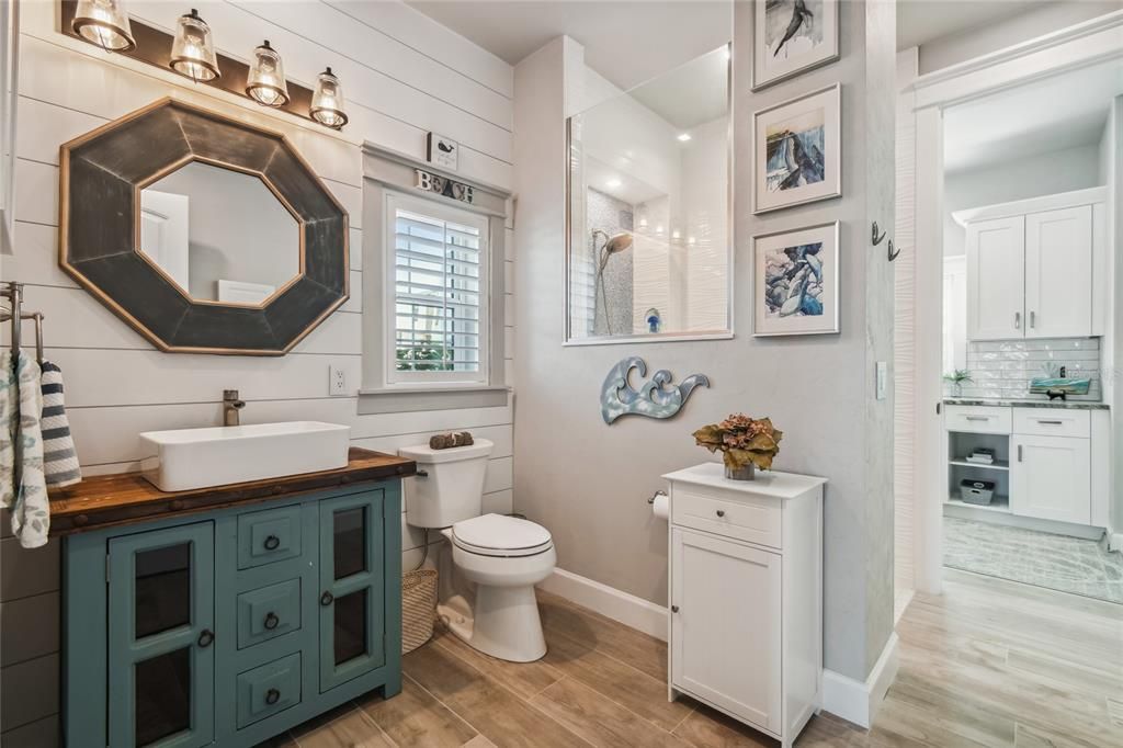 For Sale: $499,000 (1 beds, 1 baths, 1000 Square Feet)