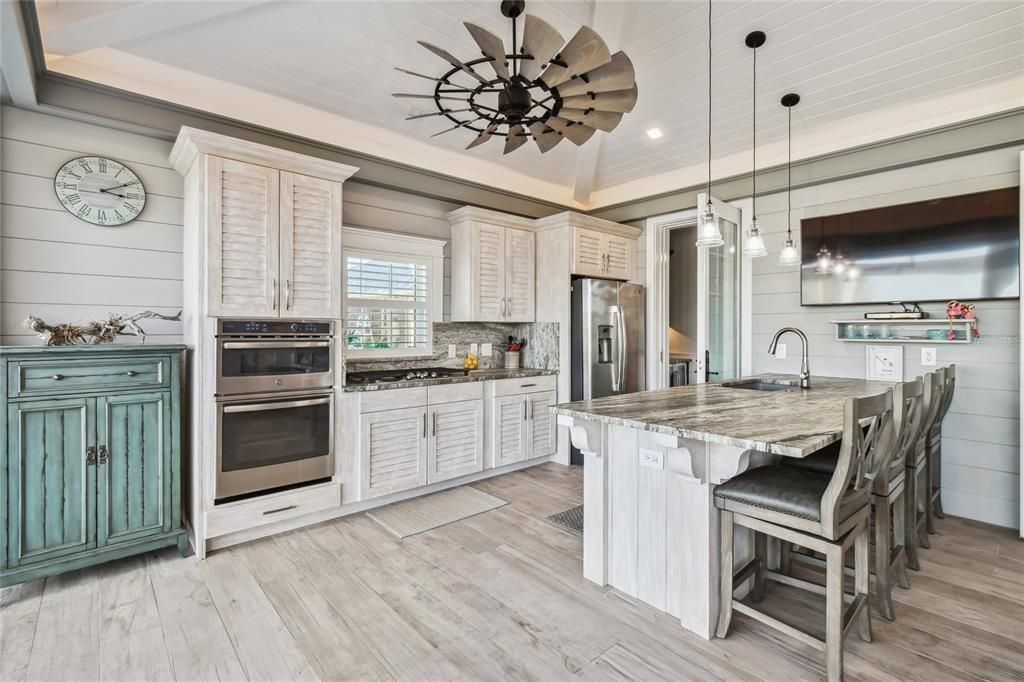 For Sale: $499,000 (1 beds, 1 baths, 1000 Square Feet)