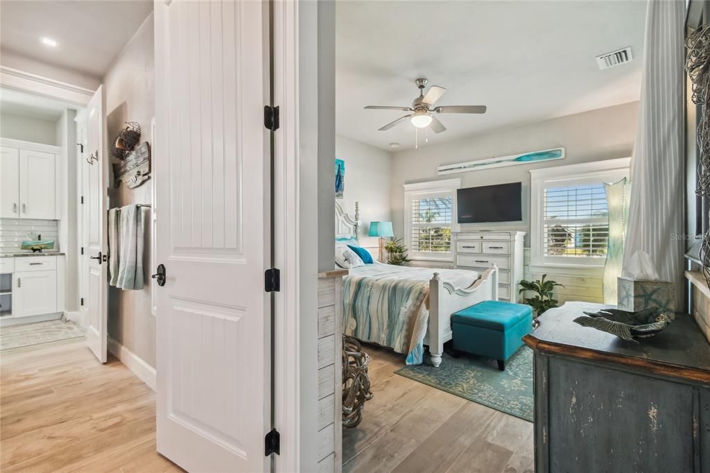 For Sale: $499,000 (1 beds, 1 baths, 1000 Square Feet)