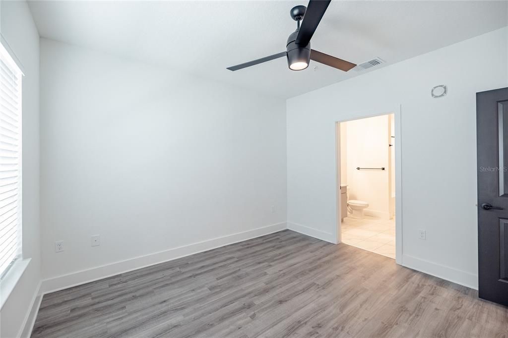 For Rent: $2,394 (1 beds, 1 baths, 1005 Square Feet)