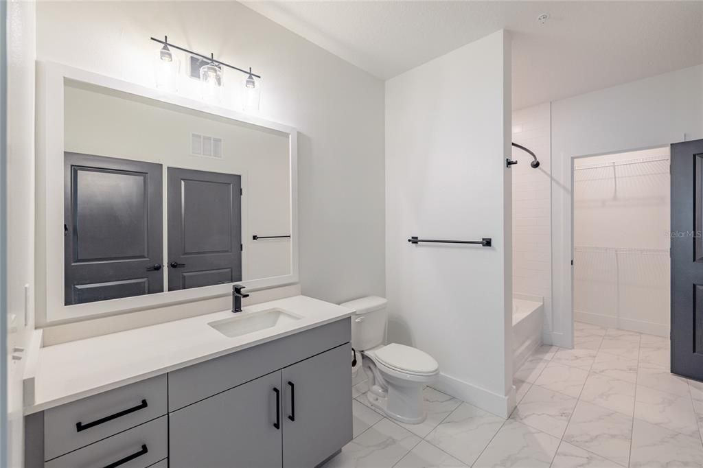 For Rent: $2,394 (1 beds, 1 baths, 1005 Square Feet)