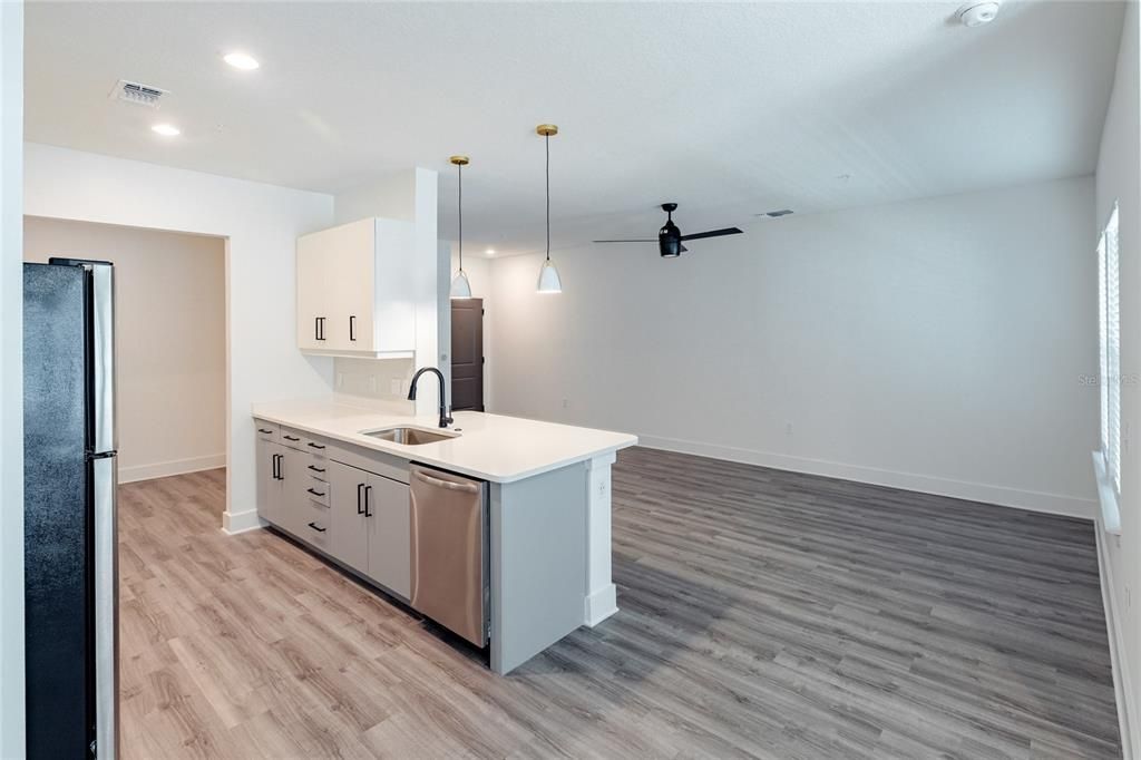 For Rent: $2,394 (1 beds, 1 baths, 1005 Square Feet)