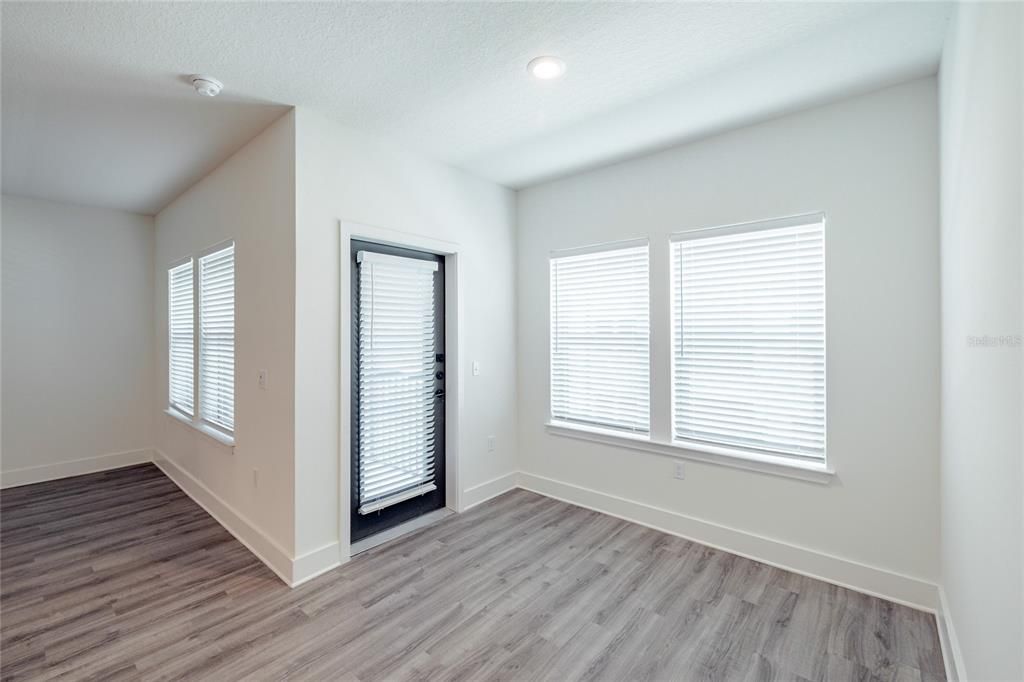 For Rent: $2,394 (1 beds, 1 baths, 1005 Square Feet)