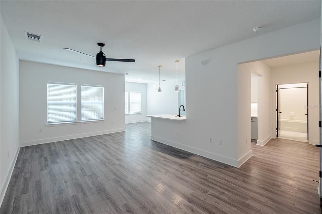 For Rent: $2,394 (1 beds, 1 baths, 1005 Square Feet)