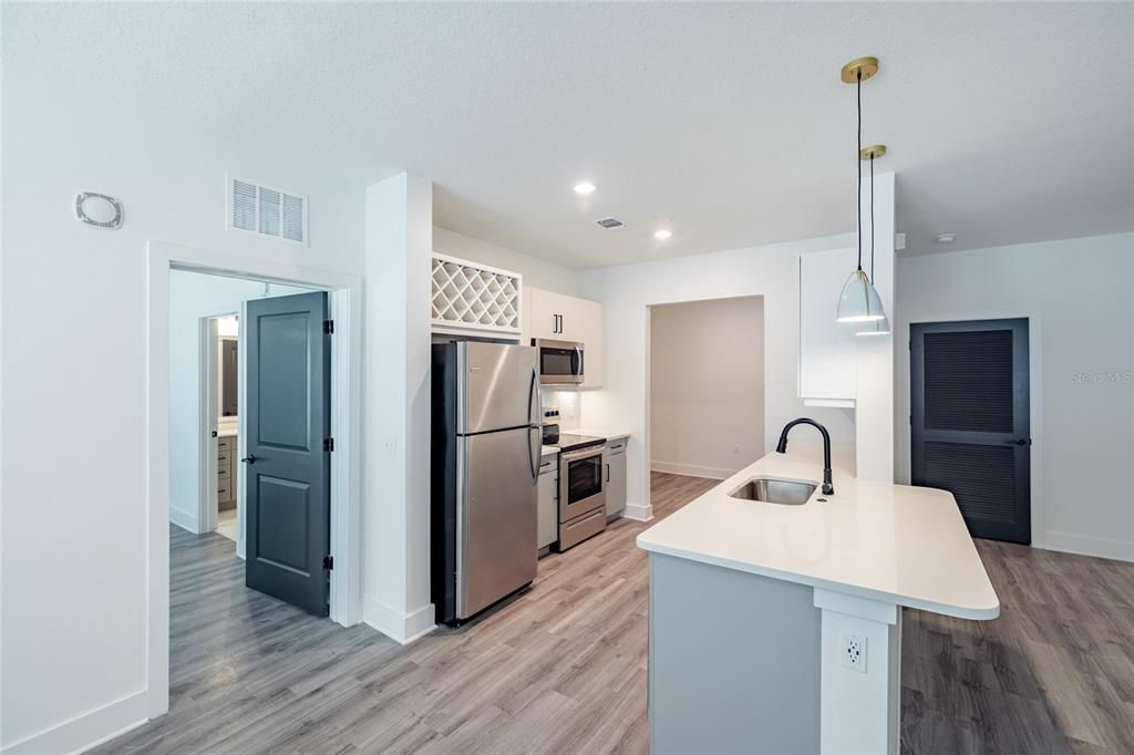 For Rent: $2,394 (1 beds, 1 baths, 1005 Square Feet)