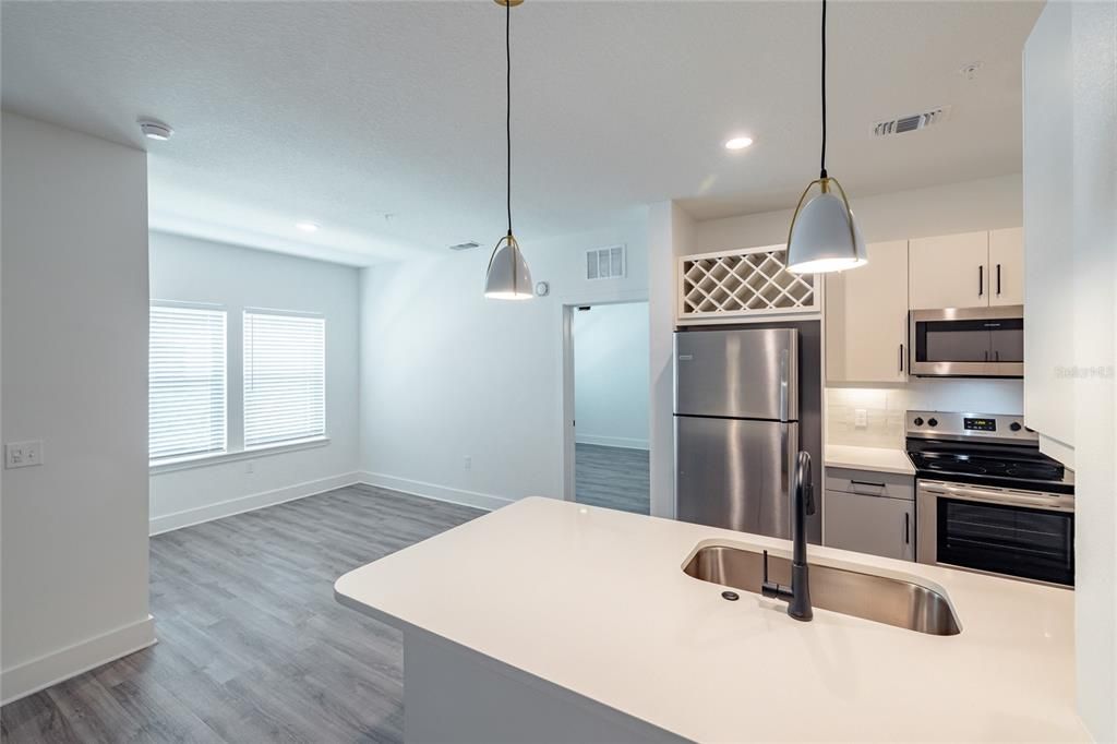 For Rent: $2,394 (1 beds, 1 baths, 1005 Square Feet)