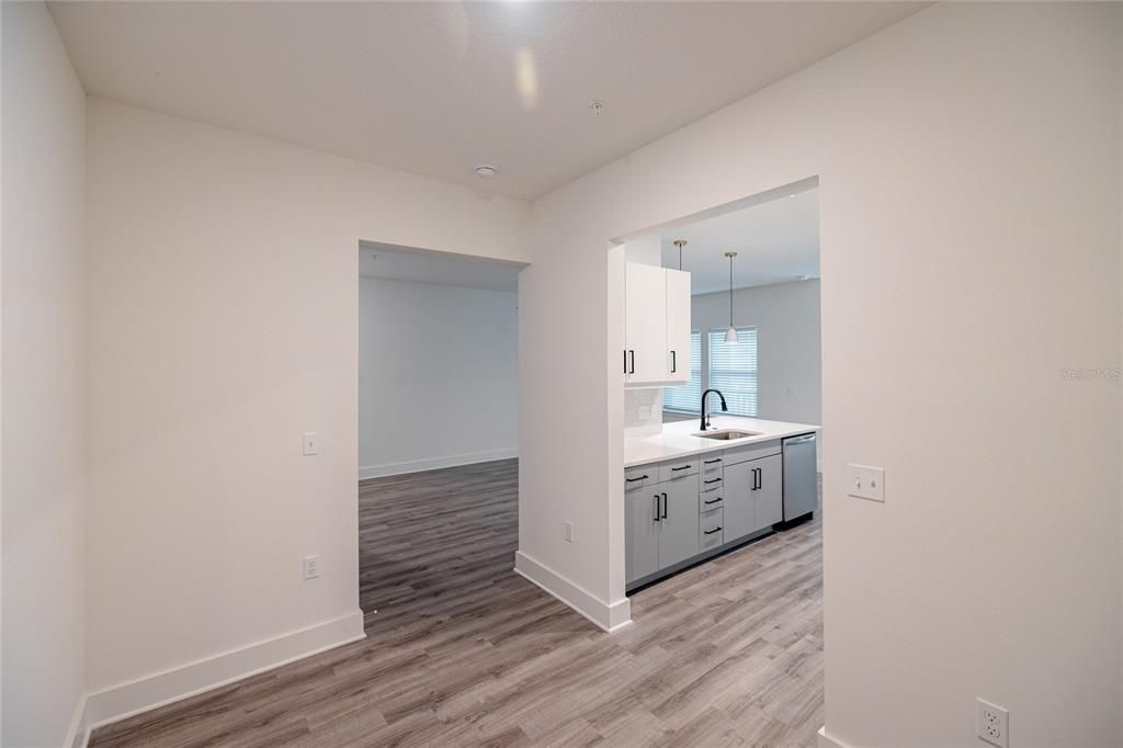 For Rent: $2,394 (1 beds, 1 baths, 1005 Square Feet)