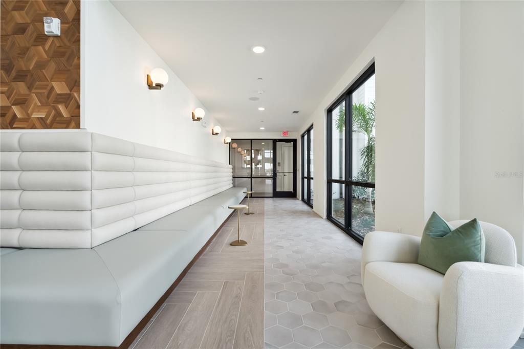 For Rent: $2,394 (1 beds, 1 baths, 1005 Square Feet)