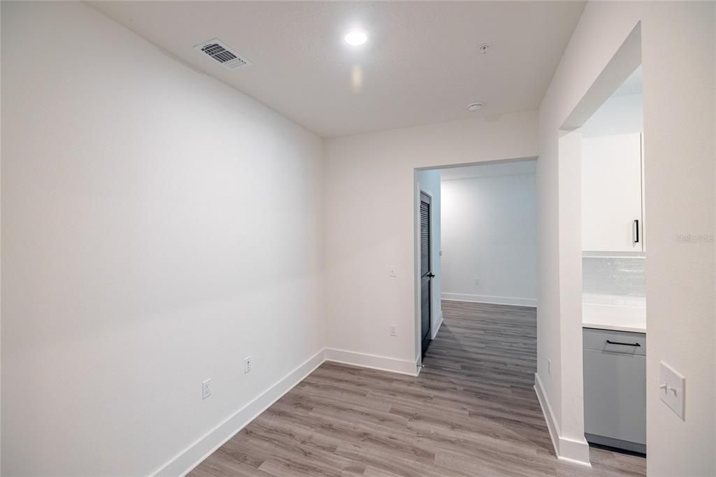 For Rent: $2,394 (1 beds, 1 baths, 1005 Square Feet)