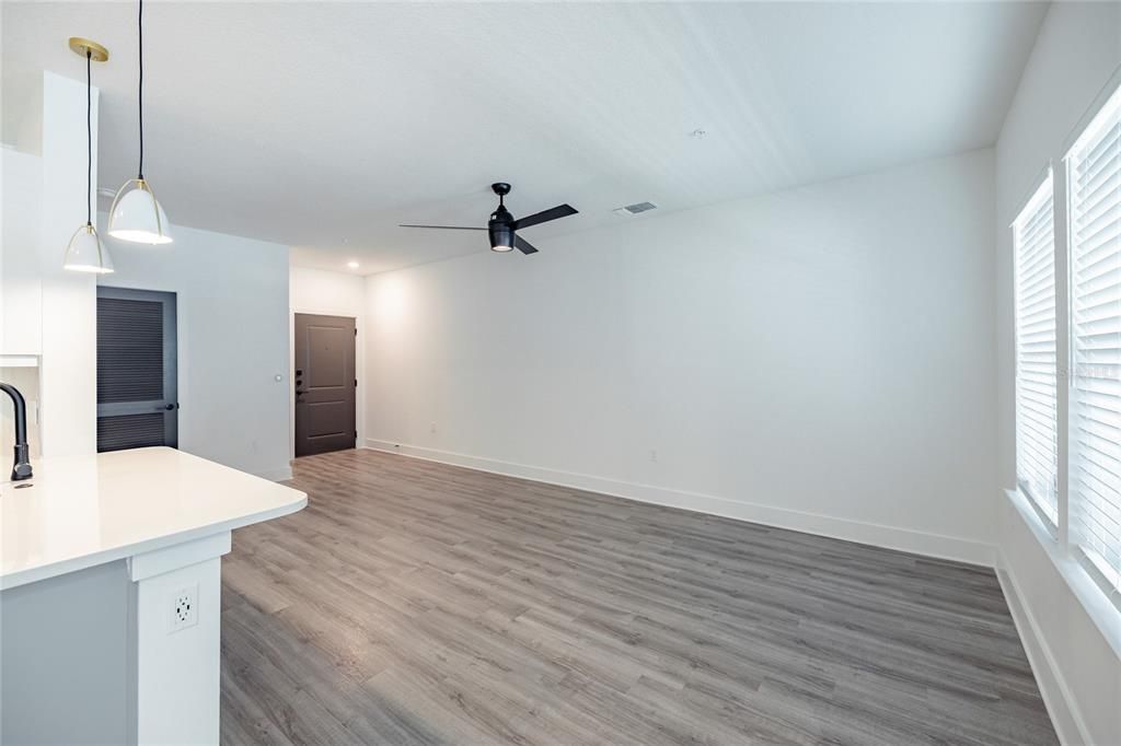 For Rent: $2,394 (1 beds, 1 baths, 1005 Square Feet)