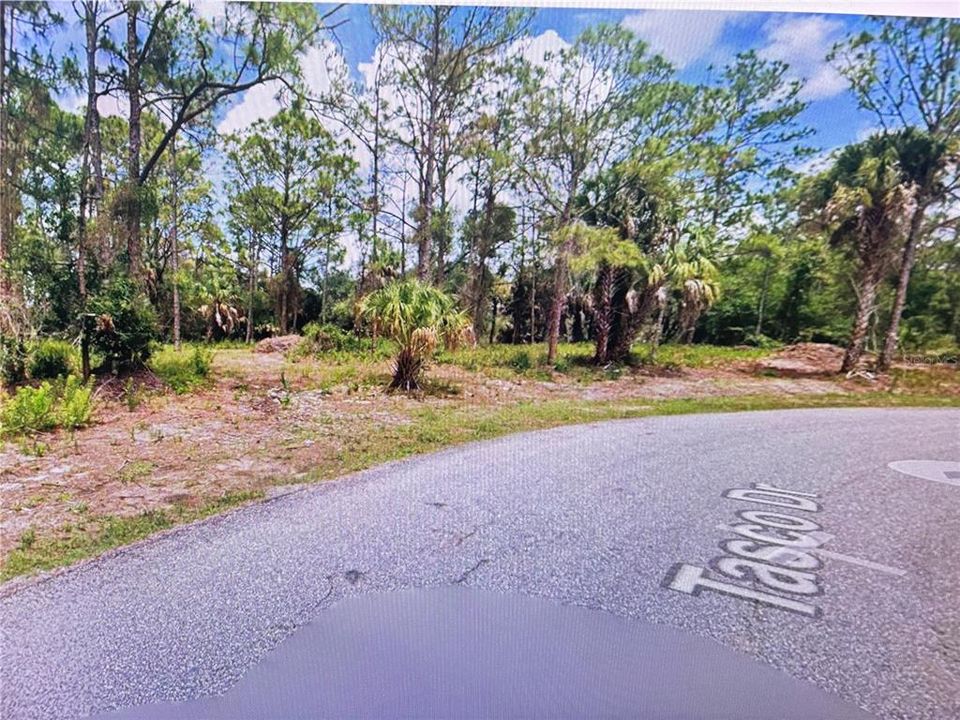 En Venta: $68,000 (1.07 acres)