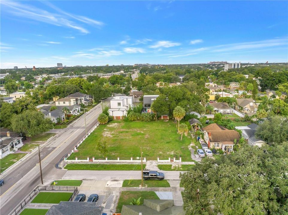 待售: $1,350,000 (0.45 acres)