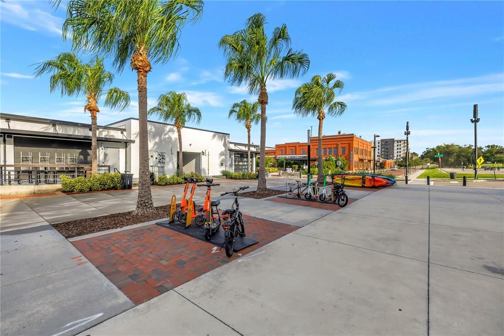 待售: $1,350,000 (0.45 acres)