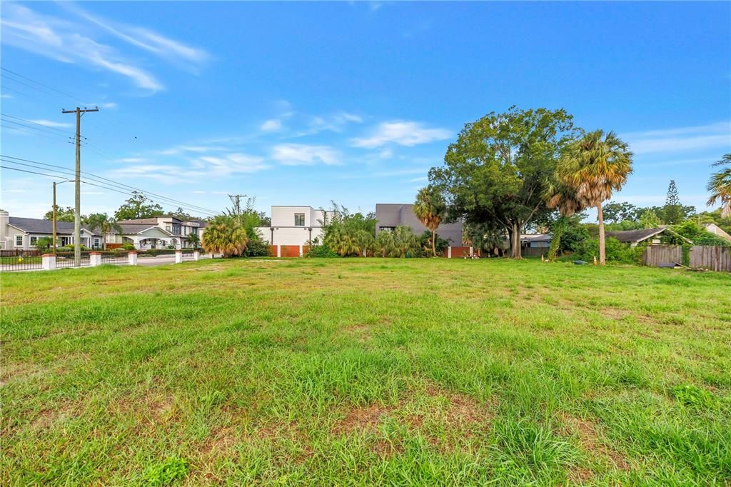 待售: $1,350,000 (0.45 acres)